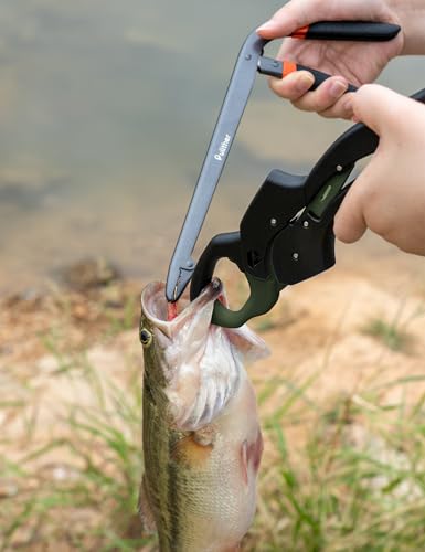 Fish Gripper 9.2",Fish Grabber Tool with Lanyard,Fish Holder for Saltwater - color: green