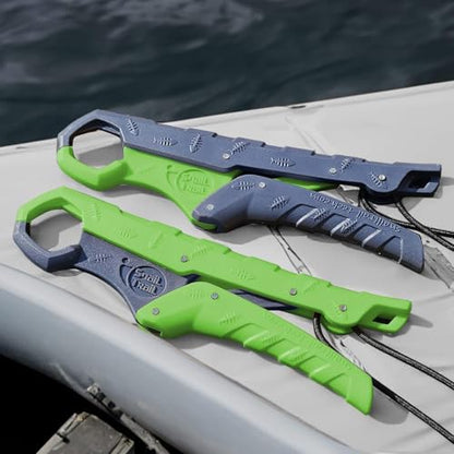 SNAIL TRAIL 7.5'' Floating Fish Gripper, Fishing Grabber | Catfish Mouth Pliers, Caught Bass Holder, Fish Scale Hook Clamp, Saltwater Lip Grip Tool with Lanyard, Gifts for Men - color: Gray-green