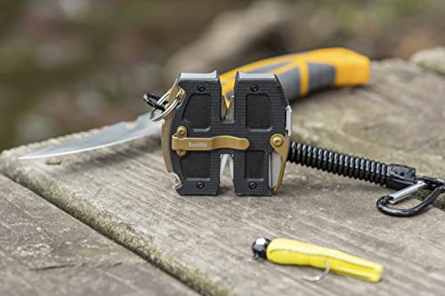 Smith's 51057 Regal River Fishing Multi-Tool - Coarse + Fine Knife Sharpening Slots, Line Cutter, Jig Eye Cleaner, Diamond Hook Sharpener - Portable Pocket Clip - Gift for Men - Compact Gadget