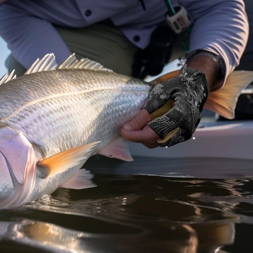 Palmyth Stubby UV Fishing Gloves Sun Protection Fingerless Glove Men Women UPF 50+ SPF for Kayaking, Paddling, Canoeing, Rowing, Driving - color: Black Camo, size: Small